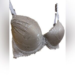 Rene Rofe Tan/Nude Underwire Lace Push Up Bra, Size 40C.